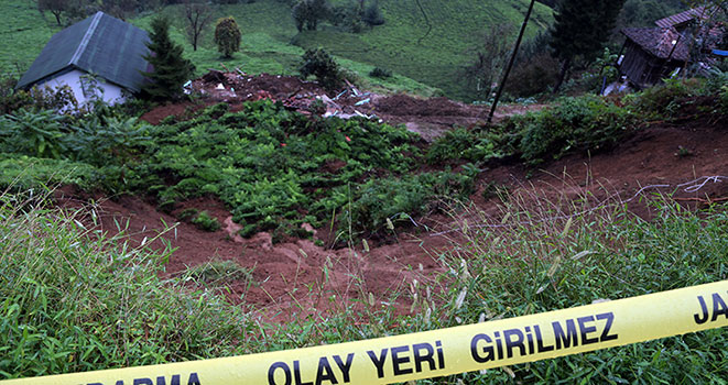 Rize`de toprak kayması: 2 ölü