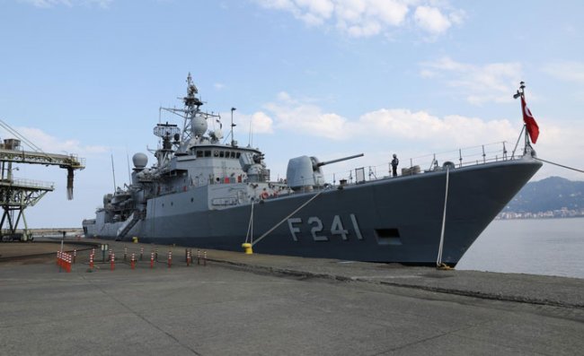 TCG Turgutreis (F-241) Fırkateyni Rize Limanı'nda