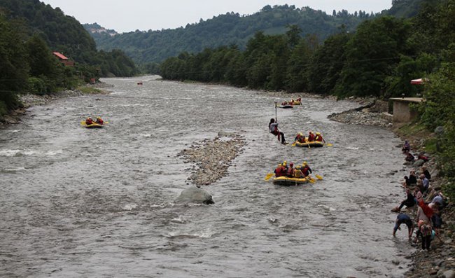 Talep arttı, Fırtına Deresi rafting botlarıyla doldu