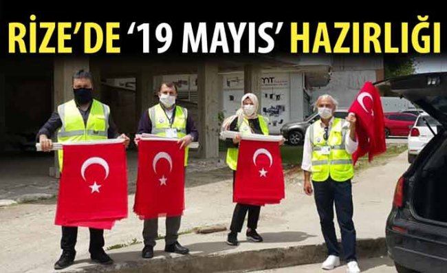 Rize'de 19 Mayıs Öncesi Binlerce Türk Bayrağı Dağıtıldı