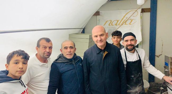 Depremzedeler Rize çadırında her gün iftar ve sahurlarını yapıyorlar