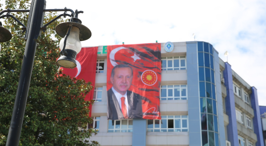 Şehir, Cumhurbaşkanı Erdoğan'ın posterleriyle donatıldı