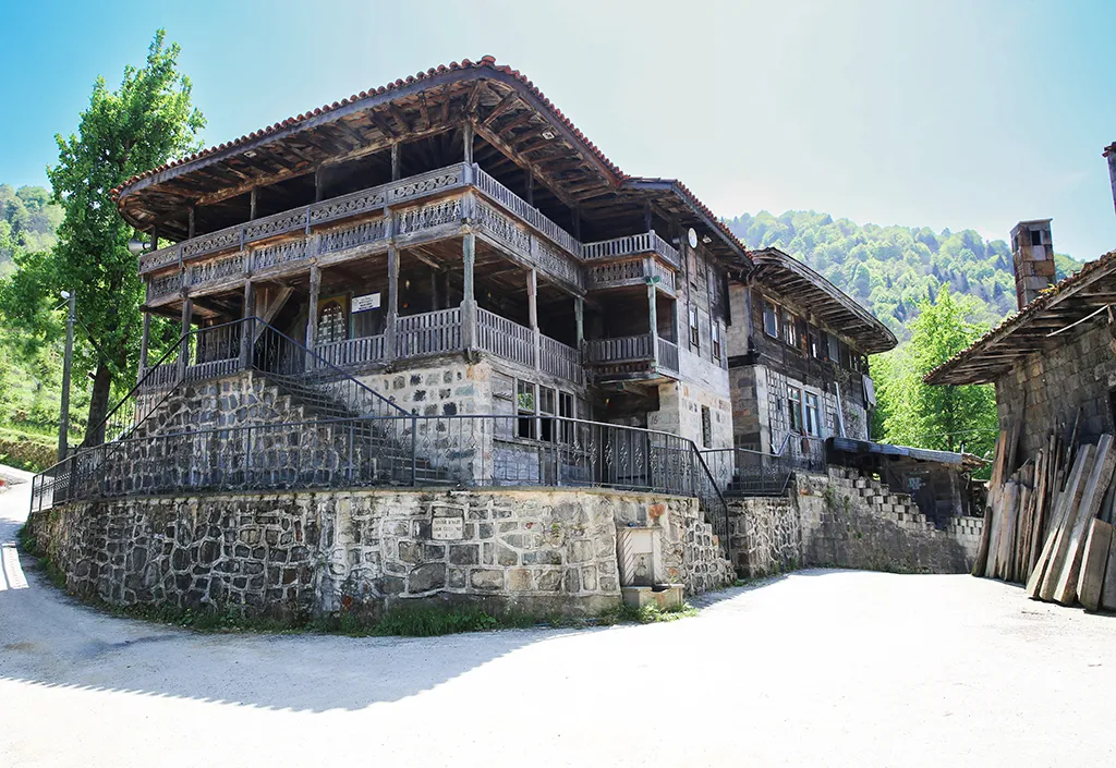 RİZE’DE AHŞABIN YAŞAYAN RENGİ