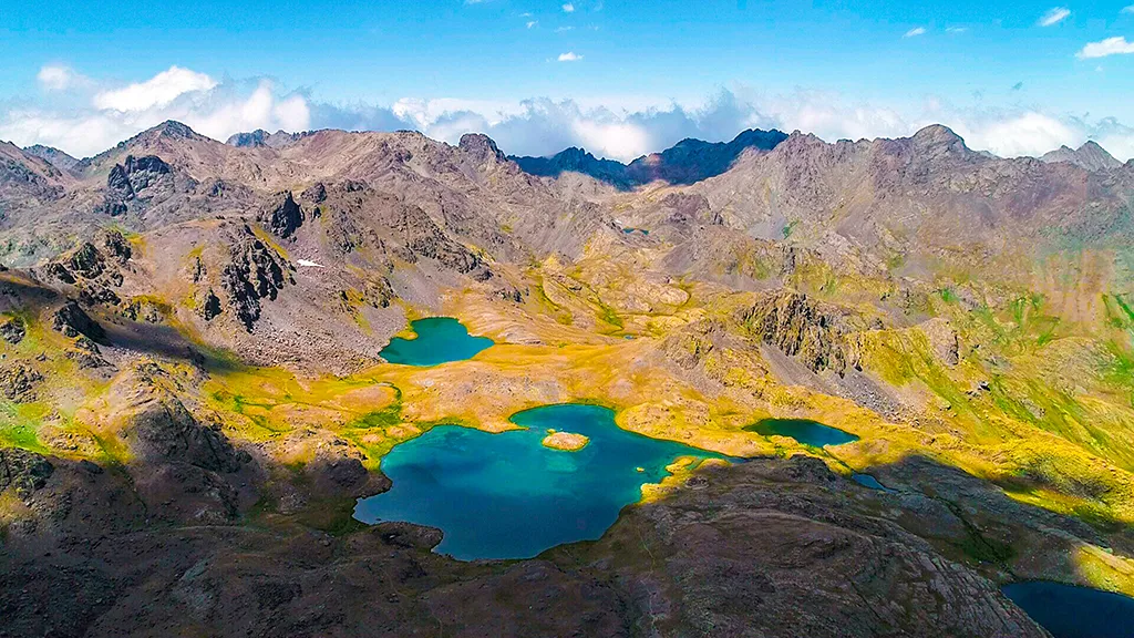 MAVİNİN SESSİZ GÖLGE HALİ