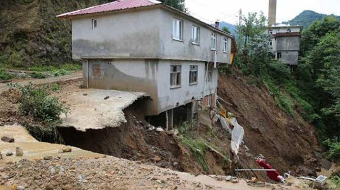 11.08.2018 Rize`de etkili olan şiddetli yağışların neden olduğu sel ve heyelanlarla oluşan hasarın boyutu ortaya çıktı.