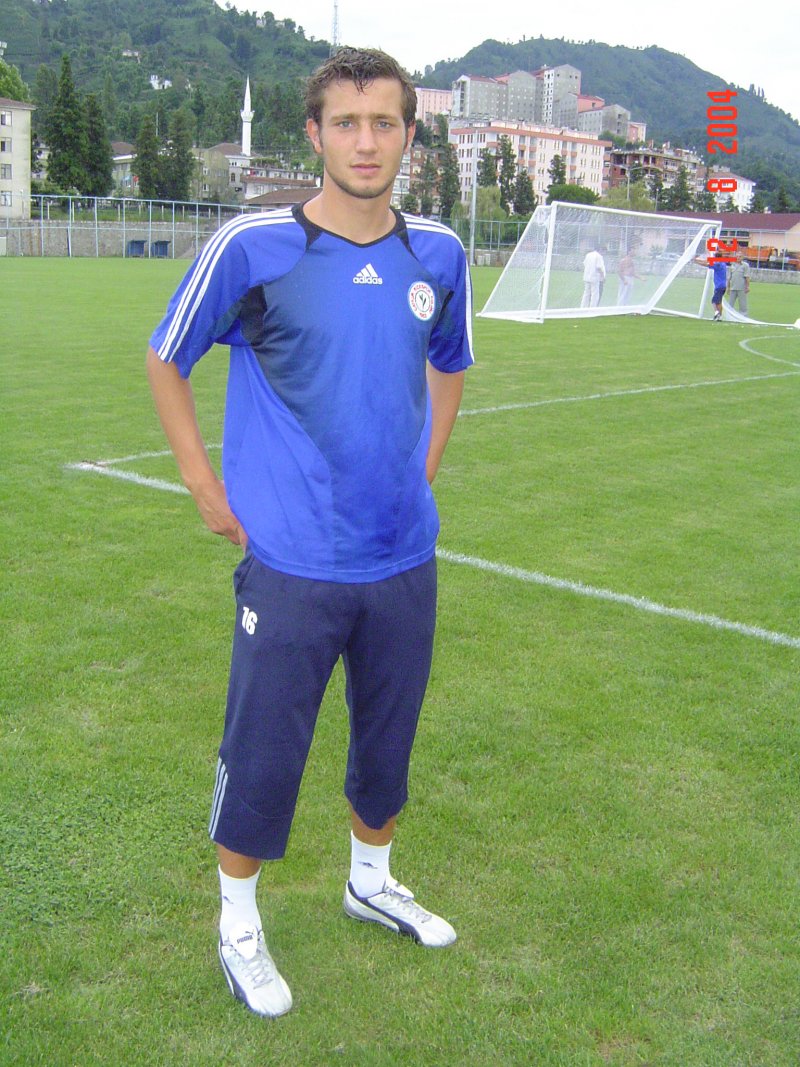 EVREN KÜRKÇÜ - Ümit Ozan'ın ardından 53 numarayı giyen ikinci Rizeli futbolcu oldu. Evren, ayrıca en uzun süre 53 numarayı giyen isim olmayı başardı.