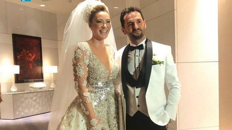 Şarkıcı Aylin Coşkun 15 yıldır birlikte olduğu Volkan Aslan ile Eylül ayında evlendi.