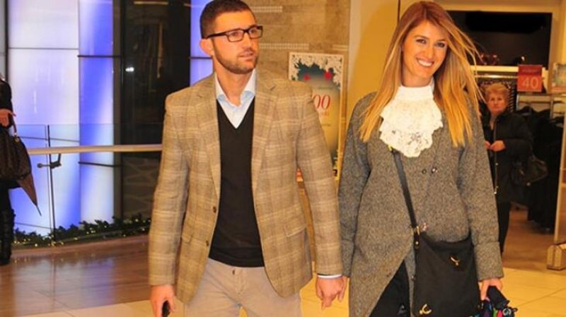 Tuğba Özay ve İtalyan eşi Ludovic Fattizzo 10 senelik evliliklerini 10 dakika süren mahkeme sonunda bitirdi.