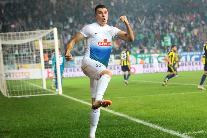 İki takım arasında bugüne kadar lig ve kupada oynanan 40 maçta Çaykur Rizespor 8, Fenerbahçe ise 23 galibiyet aldı.