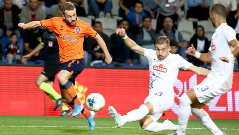 Bu maçlarda Çaykur Rizespor 7, Medipol Başakşehir 8 galibiyet aldı, 3 maç berabere sona erdi.