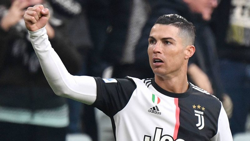 Cristiano Ronaldo - 105 milyon dolar