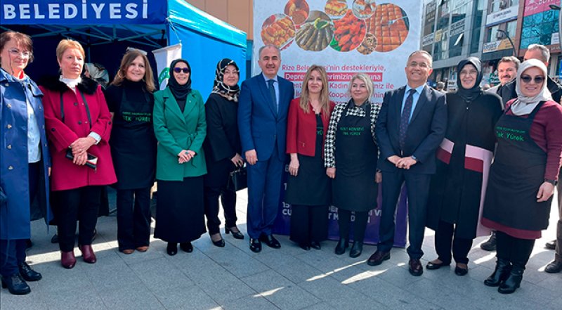 Rize'de kadın kooperatifleri ve kadın konseyi depremzedeler için kermes düzenledi