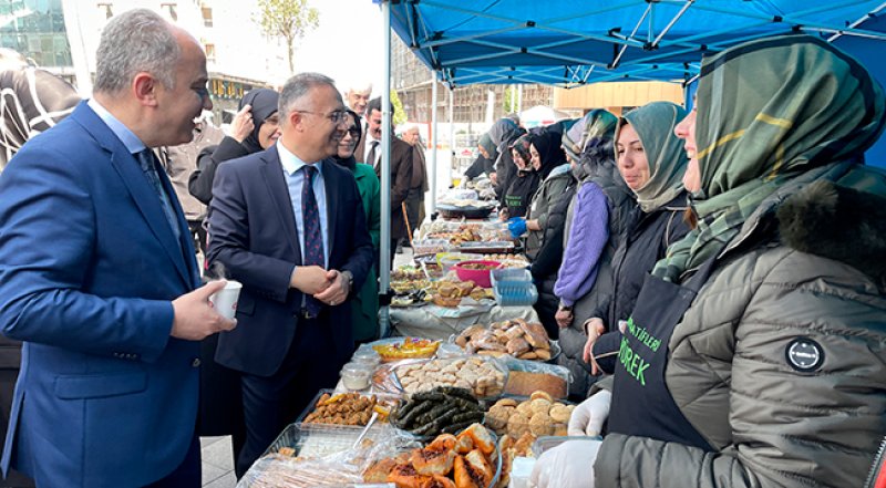 Rize'de kadın kooperatifleri ve kadın konseyi depremzedeler için kermes düzenledi