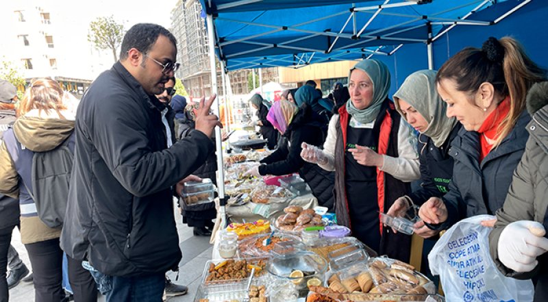 Rize'de kadın kooperatifleri ve kadın konseyi depremzedeler için kermes düzenledi