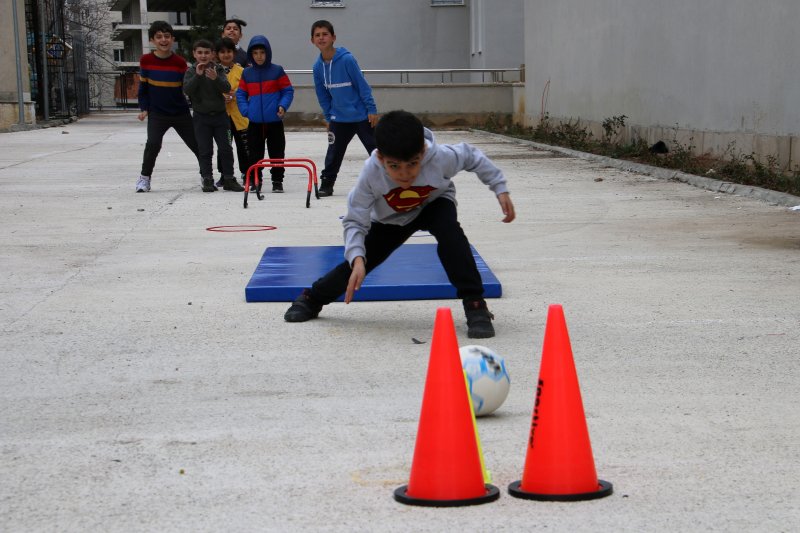 Depremzede çocuklar sporla moral buldu