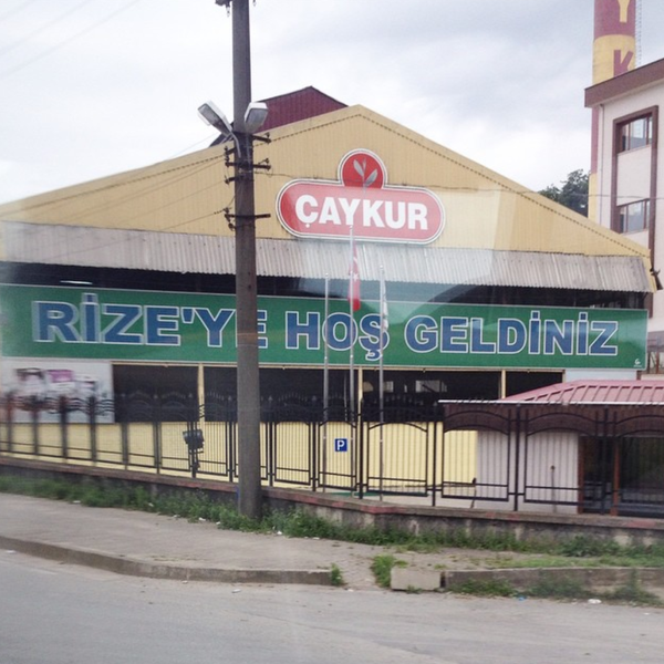 Rize'ye geldiğini bu tabeladan anlamak