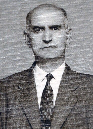 Ali Saip GÜVELİOĞLU
Rize’de uzun yıllar avukatlık yapan Ali Saip Güvelioğlu Rize Barosu kurulunca baronun 1 numaralı üyesi oldu. 1 Haziran 1953’te Rize Belediye Meclisi toplantısında Belediye Meclis Başkan Vekilliğine, 2 Haziran’daki seçimde de Rize Belediye Başkanlığına seçildi. Ahmet Vardal’ın istifası üzerine vekâleten başkanlığa seçilen Ali Saip Bey’in başkanlığı 25 Haziran 1953 tarihinde Belediye Meclisinde yapılan başkanlık seçimine kadar devam etti. 
