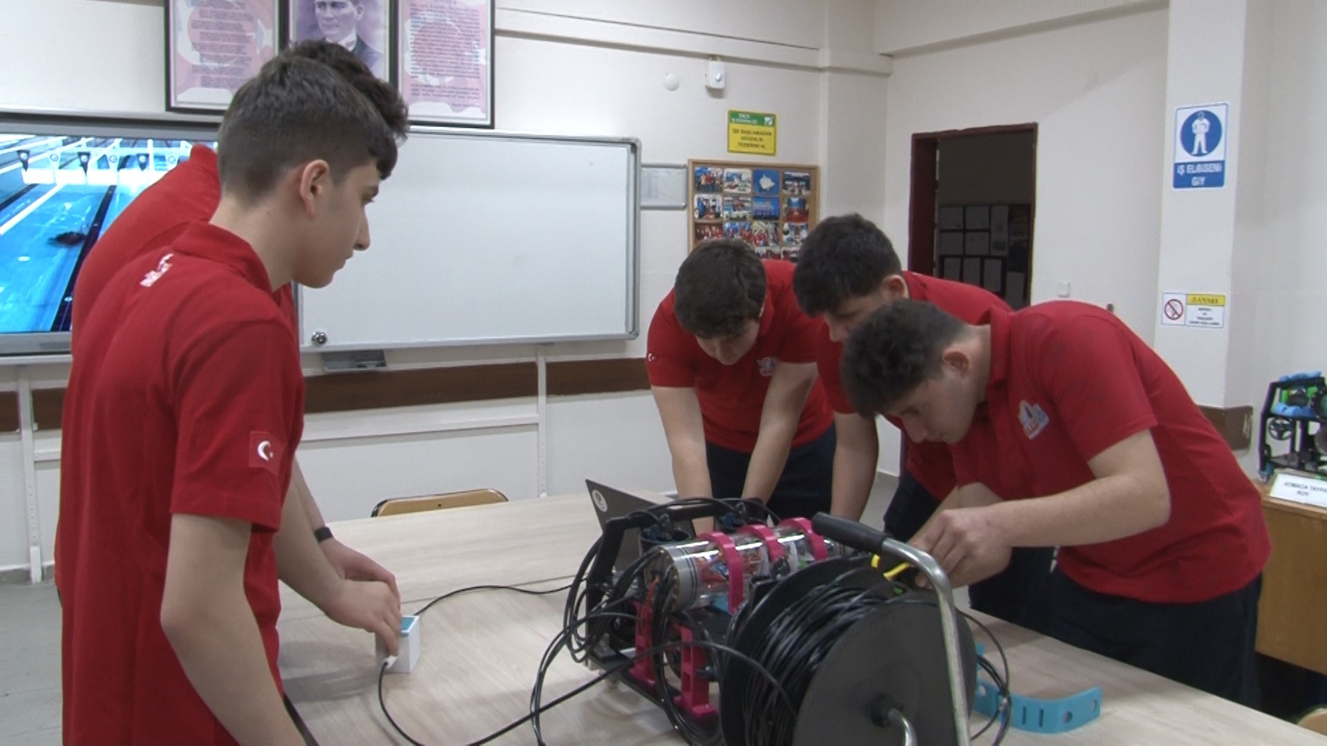 Rize'de meslek lisesi öğrencileri Teknofest finalinde yarışacak