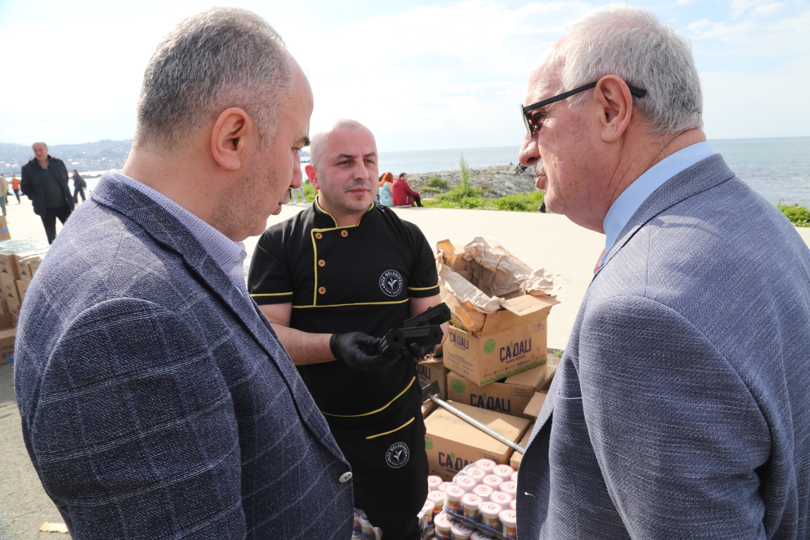 Gençlik Şöleni sucuk ekmek ile lezzetlendi