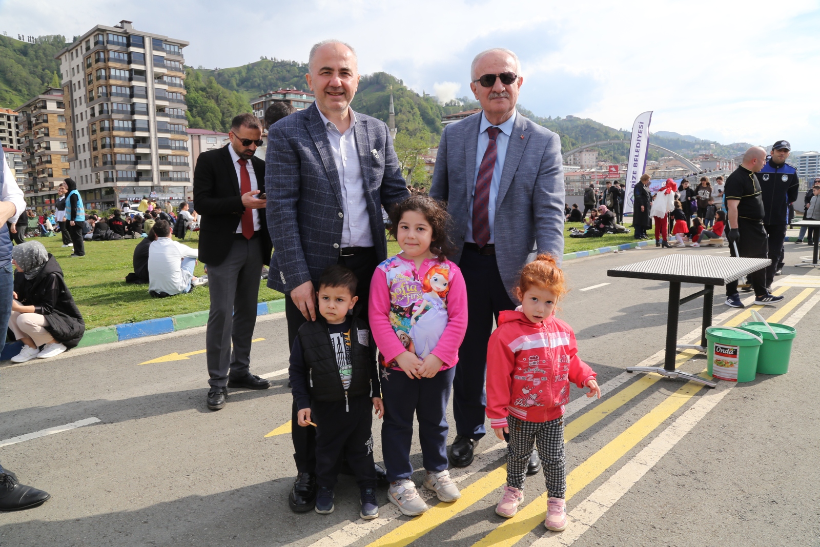 Gençlik Şöleni sucuk ekmek ile lezzetlendi