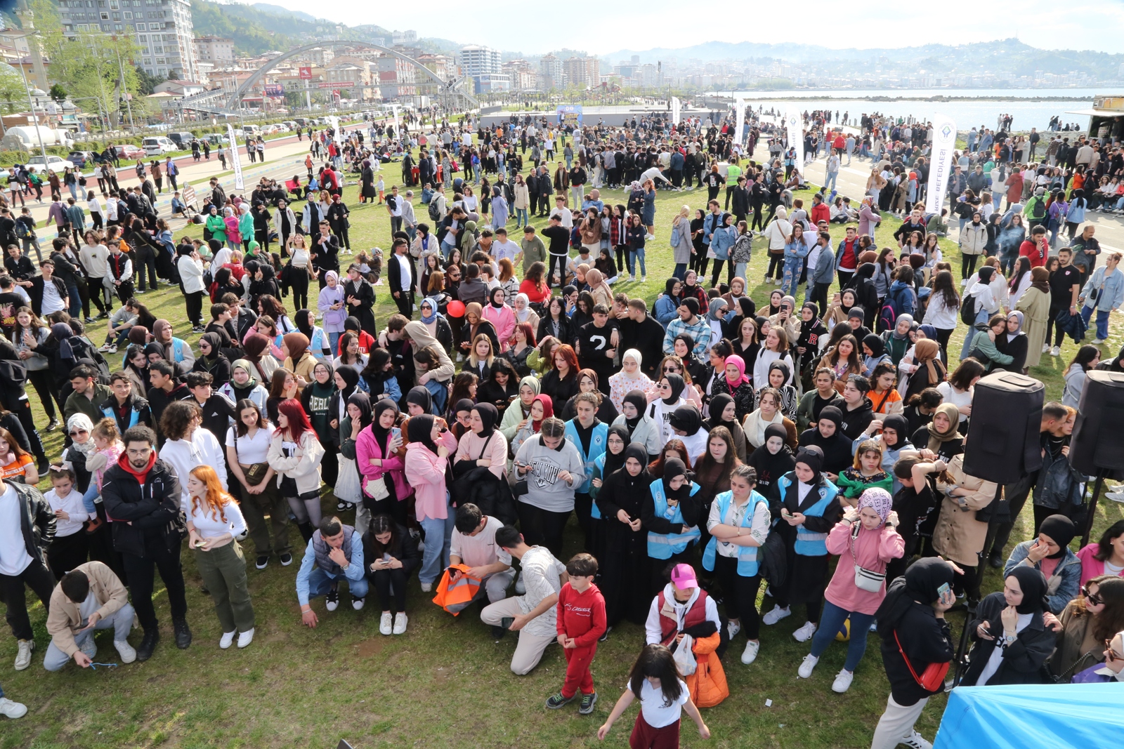 Gençlik Şöleni sucuk ekmek ile lezzetlendi