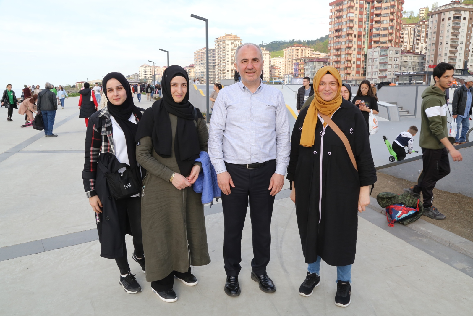 Gençlik Şöleni sucuk ekmek ile lezzetlendi