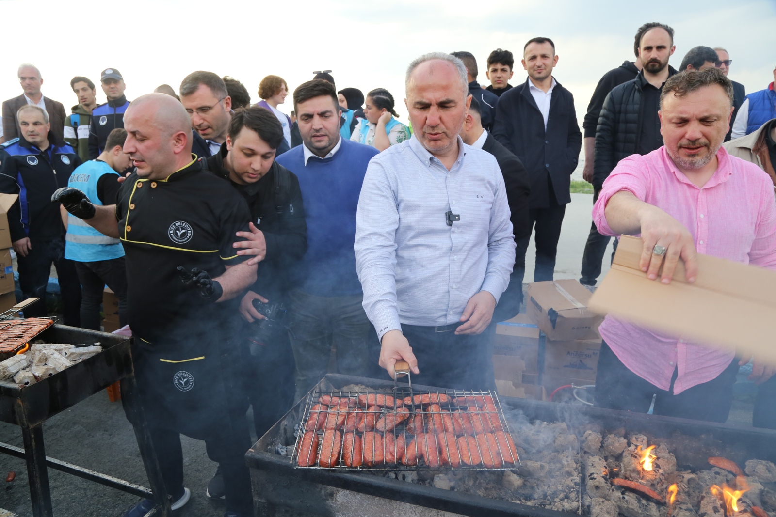 Gençlik Şöleni sucuk ekmek ile lezzetlendi