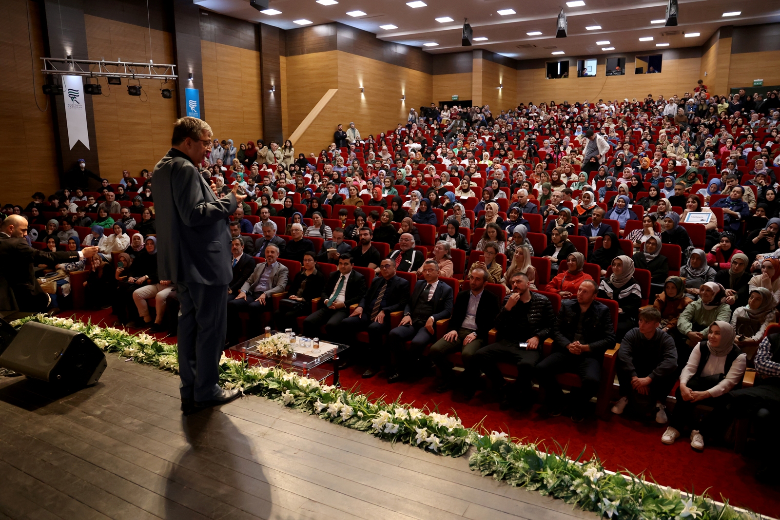 Hayati İnanç Rize'de 'Can veren pervaneler' isimli program gerçekleştirdi