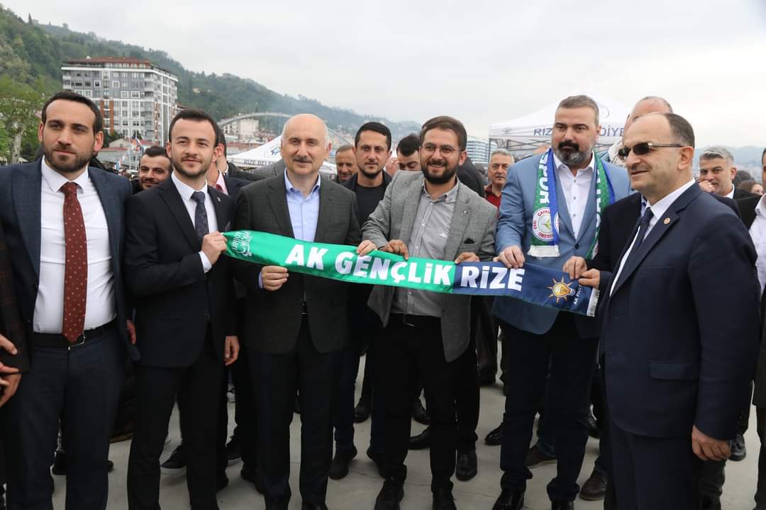 Çaykur Rizespor maçı öncesi vatandaşa köfte ekmek dağıtıldı