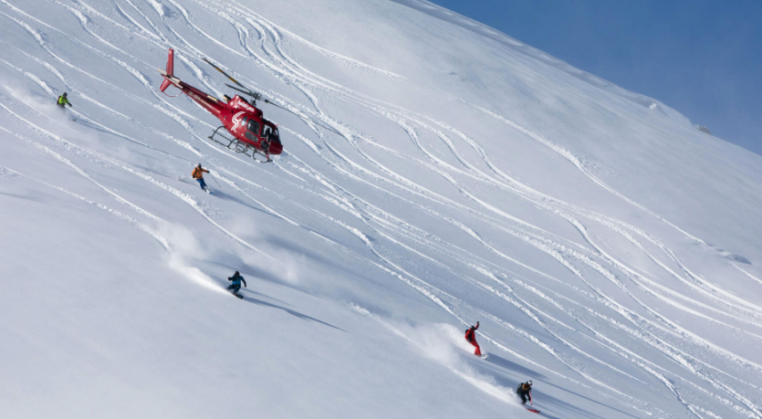 HELİSKİ: Dünyanın en heyecanlı doğa sporlarından biri olan heliski, yakın zamana kadar sadece İsviçre Alplerinde, Himalayalarda ve Kanada dağlarında yapılıyordu. 2005 yılından itibaren, dünyanın her yerinden kayak tutkunları için Kaçkar Dağlarına turlar düzenlenmeye başlandı.

Ayder Yaylasında konaklayan kayakçılar ve snowboardcular helikopterle Kaçkar Dağları'nın sarp tepelerine ulaşıyor ve dağların eteklerine doğru serbest stilde iniş yapıyorlar. Yalnızca profesyonel kayakçılar tarafından yapılan bu spor, özel malzemeler ve tecrübe gerektiriyor. Her yıl Ocak - Nisan aylarında yapılan heliski, Kaçkarların eteklerinde, Ayder, İkizdere ve Ovit ve diğer yüksek rakımlı bölgelerde kayak tutkunlarını buluşturmaktadır. Heliski sayesinde bölgede kayak sporunun geliştirilmesi noktasında önemli çalışmalar başlatılmıştır. 