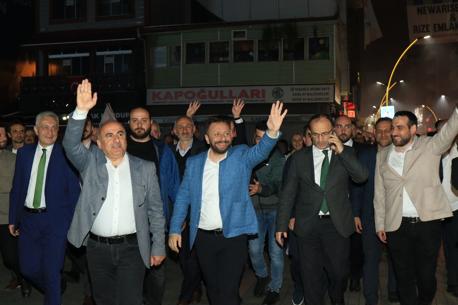 Cumhurbaşkanı Erdoğan'ın seçim başarısı Rize'de coşkuyla kutlandı	