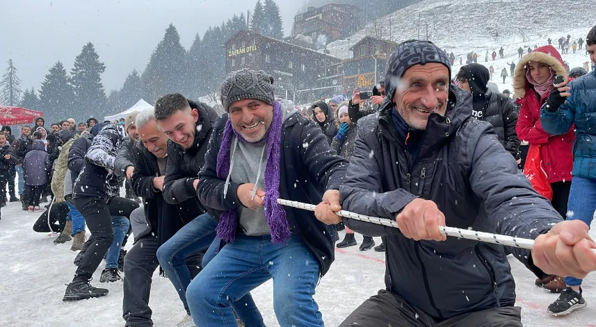 Rize'nin Çamlıhemşin ilçesine bağlı dünyaca ünlü Ayder Yaylası'nda '15. Ayder Kar Festivali' düzenlendi.