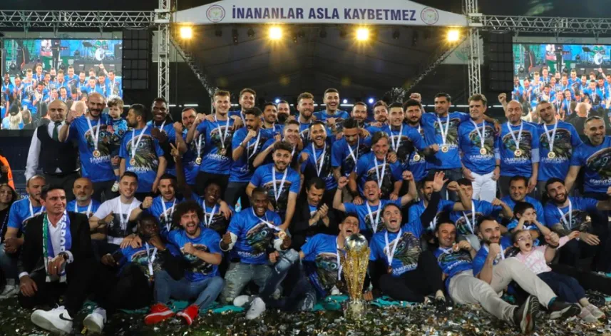 Spor Toto 1. Lig'de 2022/2023 sezonunu 68 puanla 2. sırada tamamlayan Çaykur Rizespor, bir sezon aranın ardından yeniden Süper Lig'e yükseldi.