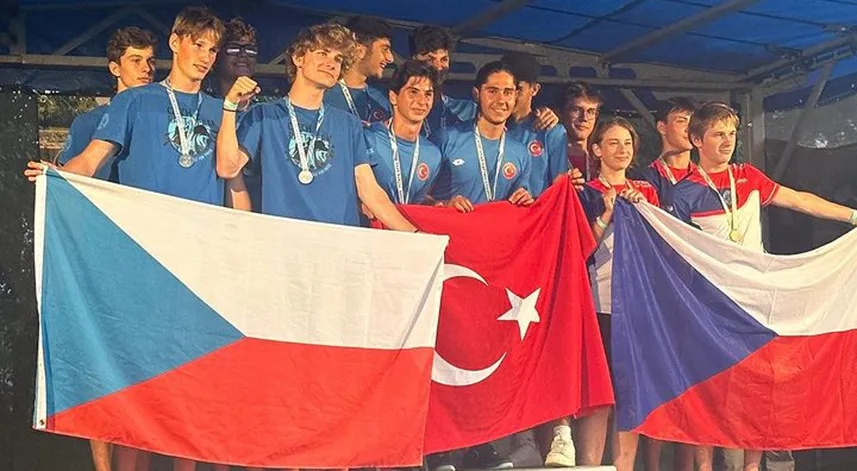 Çaykurspor'un milli raftingcileri Çekya'da düzenlenen Avrupa Rafting Şampiyonası'nda, genel klasmanda birinci olmayı başardı.