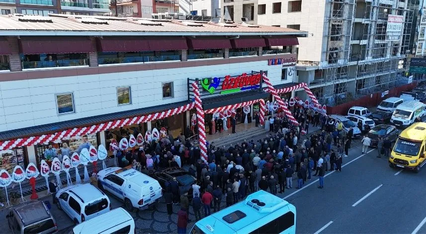 Rize’de Özgüven Market 4. şubesini açtı