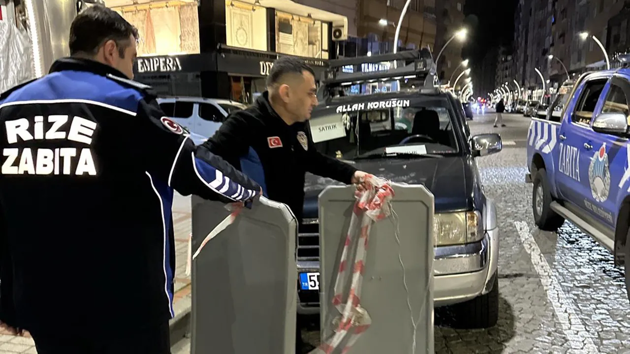 Rize Belediyesi’nden gece saatlerinde kaldırım işgallerine müdahale