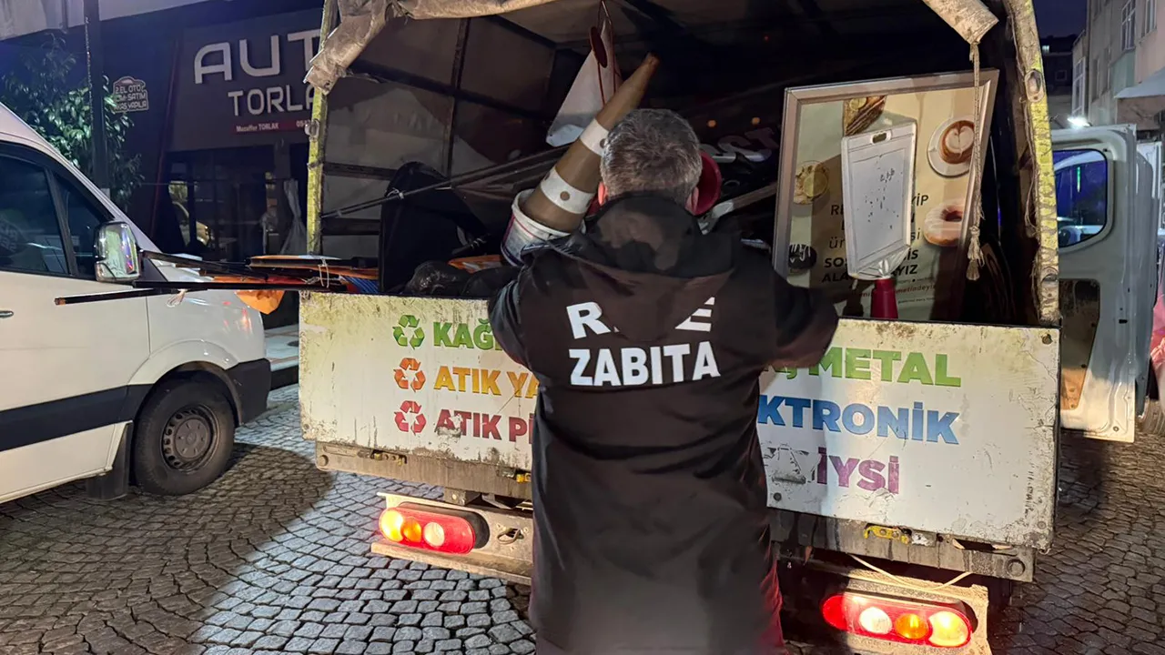 Rize Belediyesi’nden gece saatlerinde kaldırım işgallerine müdahale