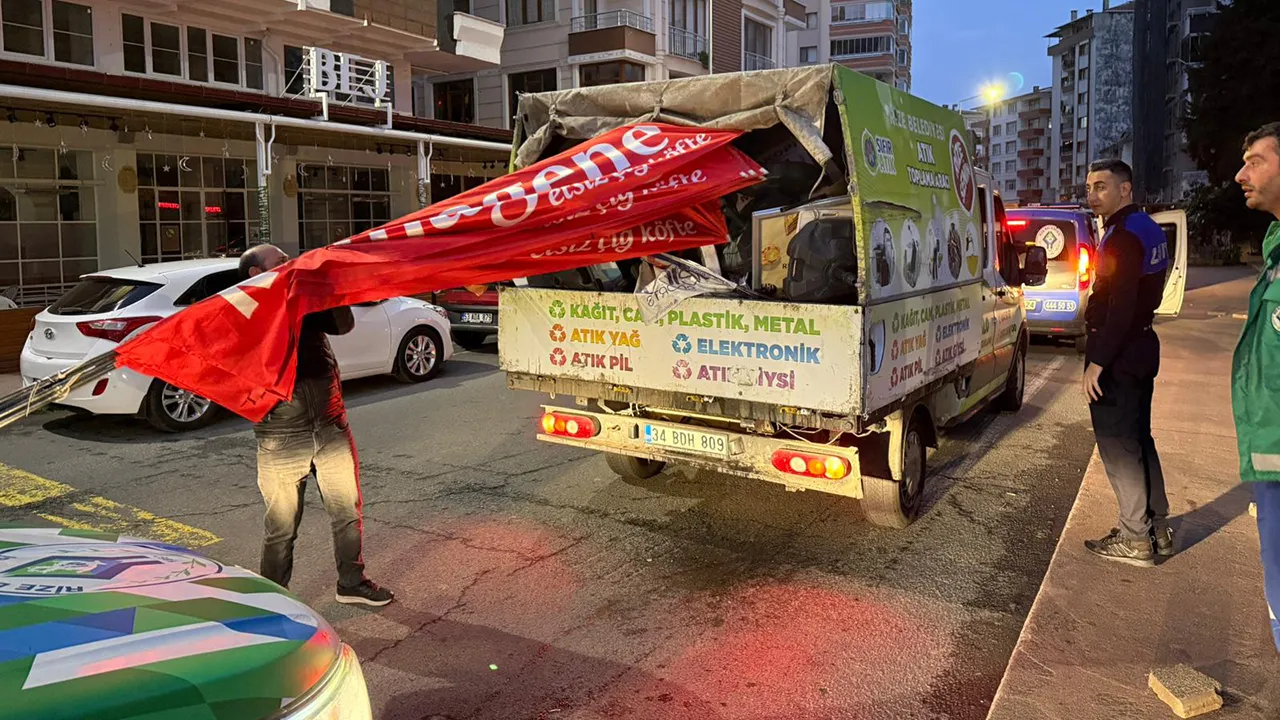 Rize Belediyesi’nden gece saatlerinde kaldırım işgallerine müdahale