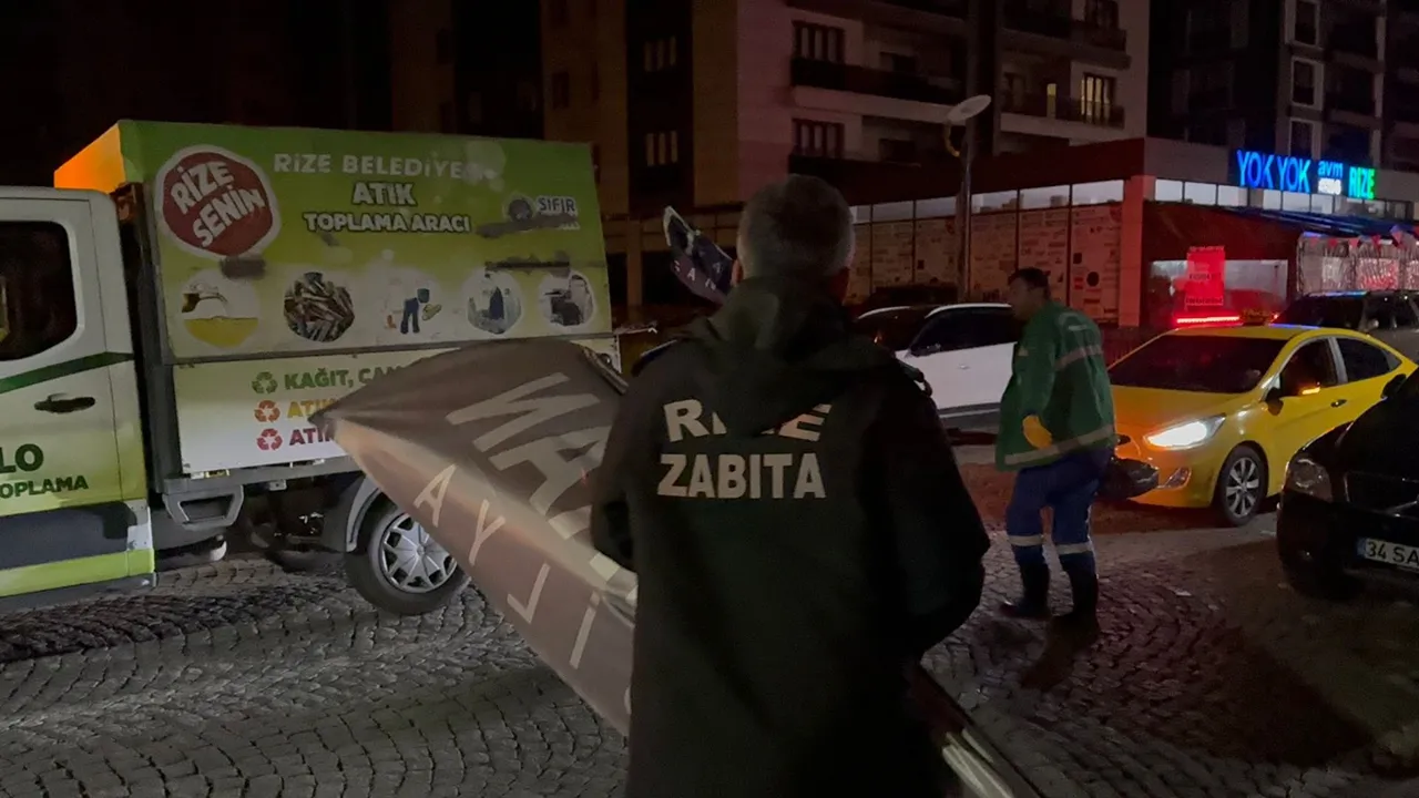 Rize Belediyesi’nden gece saatlerinde kaldırım işgallerine müdahale