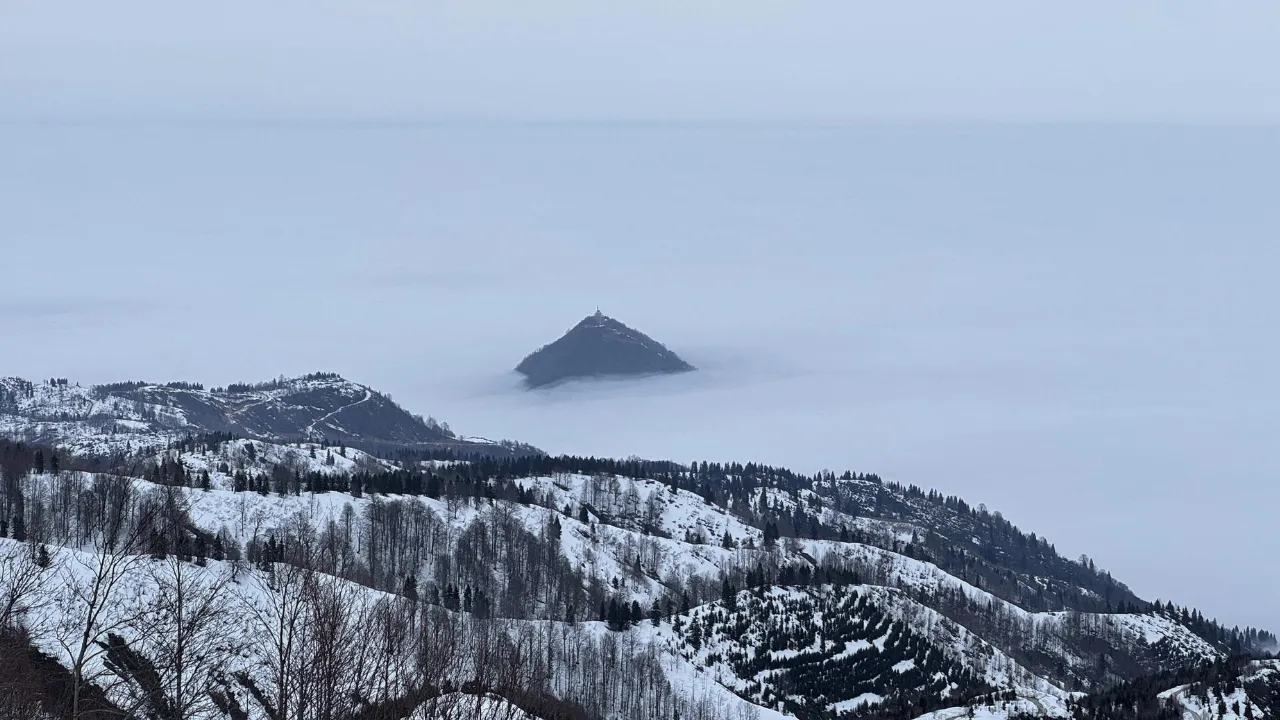 Güneysu Dağları Sisle Kaplandı
