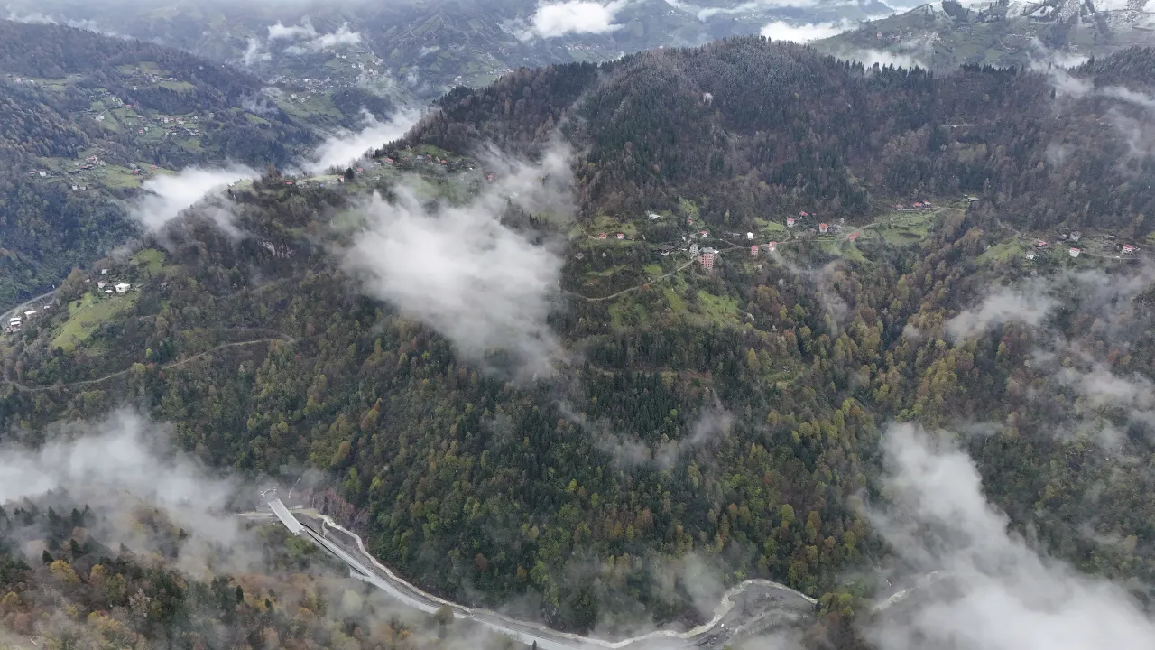Ayder Yaylası'nda kar kalınlığı 20 santimetreye ulaştı