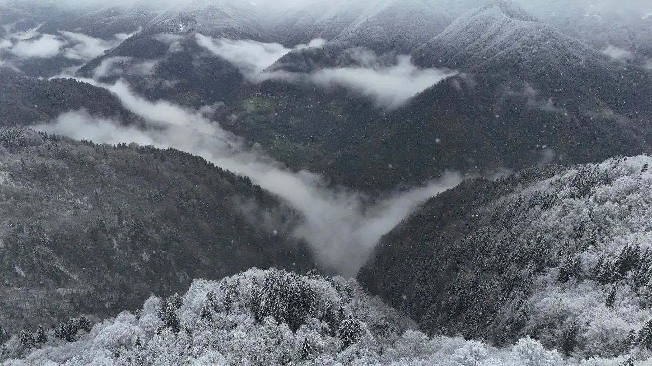 Ayder Yaylası'nda kar kalınlığı 20 santimetreye ulaştı