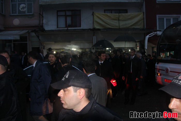 Emniyet güçleri Güneysu ilçesinde yoğun tedbir aldı.