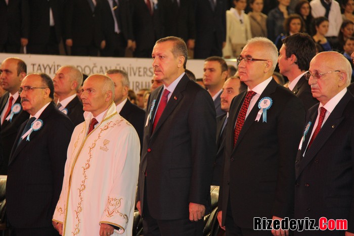 Bakın çok enteresan; bir başka kredi kuruluşu, ismini vermeyeceğim, çünkü bir uluslararası kredi kuruluşları toplantısında söyledim, o da karşımda duruyor