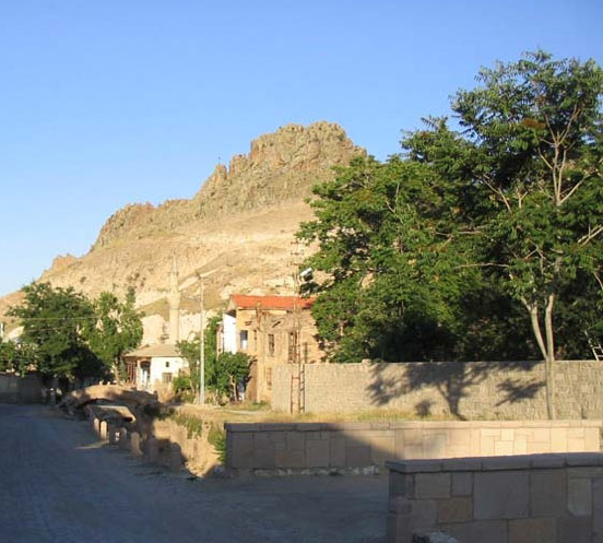 Konya'yı görmeden asla

Konya, tarihi ve kültür mirası ile tam bir açık hava müzesi. Hz. Mevlana'nın iklimini hissetmek, onu yaşamak isteyenler yolunu muhakkak bu kente düşürmeli.