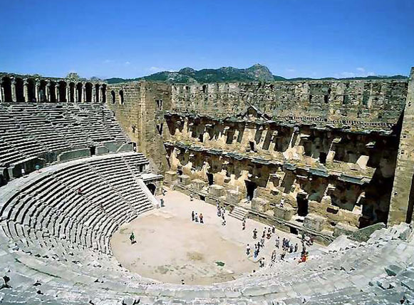 Antik güzel Aspendos

Aspendos, amfitiyatrosuyla meşhur bir antik kent. Antalya'nın 49 km. batısında yer alıyor. M.S. 2. yy'da Romalılar tarafından inşa edilen tiyatro 15 bin kişi kapasitesi ile en iyi korunmuş eski yapılardan.