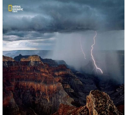 Dünyada en çok fotoğrafçı çalıştıran National Geographic yayınladığı bu fotoğraflarla da dikkatleri çekiyor. İşte National Geographic'in gözünden bir birinden ilginç fotoğraflarla doğal yaşam işte böyle görüntülendi.