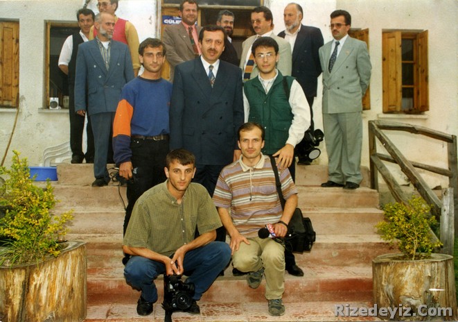 Recep Tayyip Erdoğan, Rizeli Gazetecilerle Ayder Yaylasında hatıra fotoğrafı çektirmişti 1995