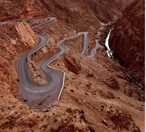 Çoğu insan trafikten şikayet eder. Ya tek bi yol olsaydı hem de aşılması zor? Bakın ve kendiniz karar verin...