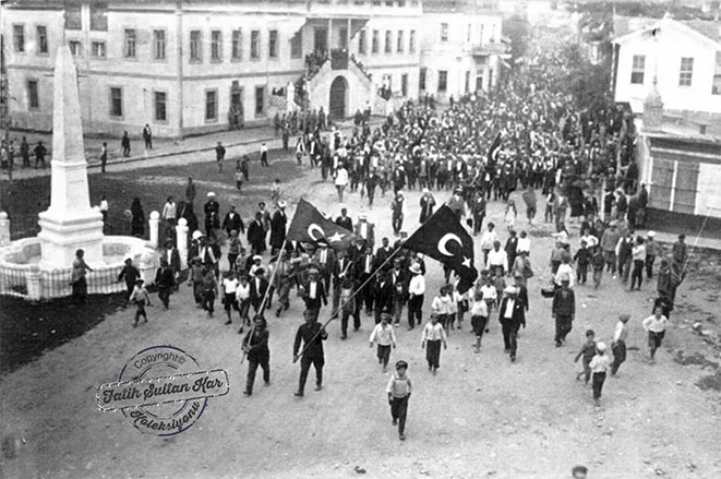 Rize - Erzurum Yolunda çalışmak üzere yola çıkan Rizeli gönüllüler